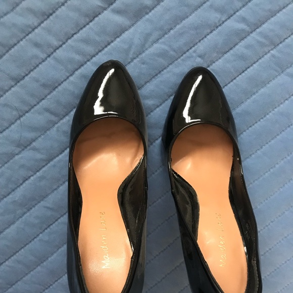 Maiden Lane Black Leather Bliss Pump - Picture 2 of 6